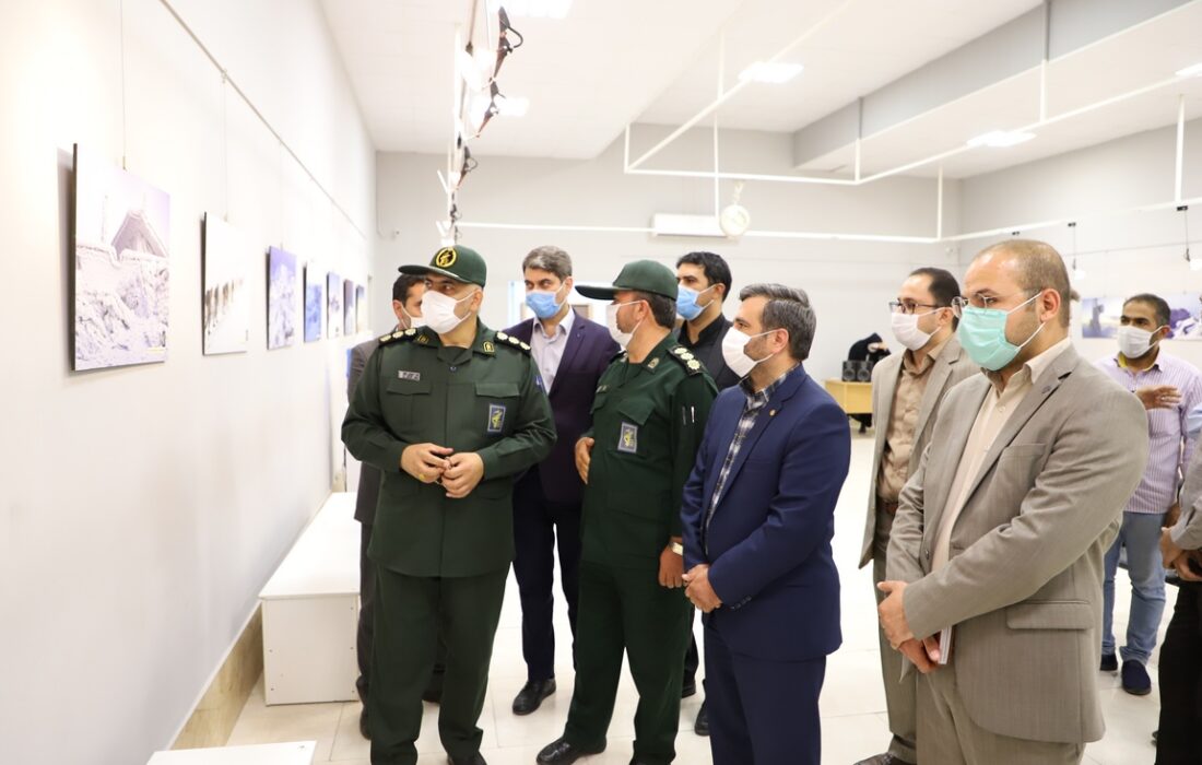 نمایشگاه عکس« دفاع همچنان باقی است» در نگارخانه حوزه هنری آذربایجان غربی افتتاح شد