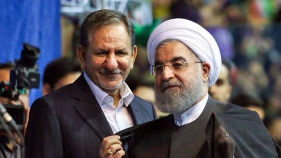 اینک دلار روحانی!/ واکنش اقتصاددانان به وعده ارز ۱۱۵۰۰ تومانی رئیس جمهور