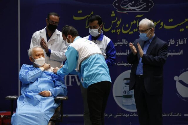 سرنوشت پرابهام ۳‌ واکسن ایرانی – خارجی | جهانپور: وزیر بهداشت نگفت بلافاصله به ظرفیت تزریق ۴۰۰ هزار دوز واکسن در روز خواهیم رسید
