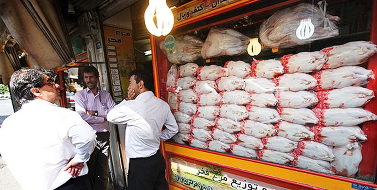 بیماری تنفسی عامل گرانی مرغ در آذربایجان‌غربی/روزهای آتی بازار به ثبات می‌رسد
