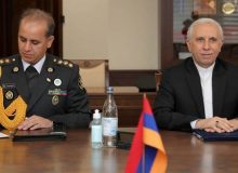 وزیر دفاع ارمنستان سفیر ایران را در جریان اوضاع منطقه قرار داد