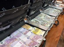 رونمایی از کیف‌های لبریز از رشوه دلار و یورو در دادگاه شهرداری لواسان