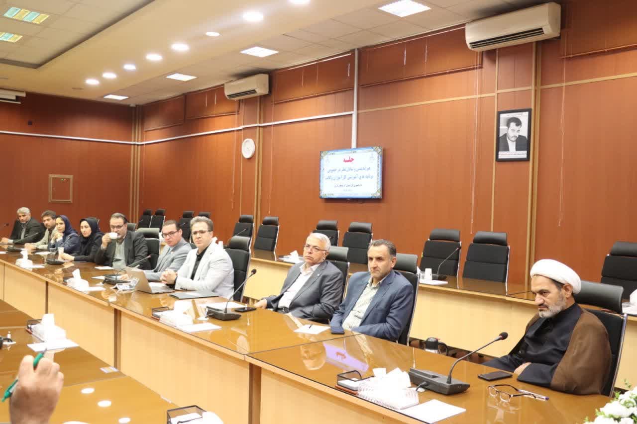 جلسه هم اندیشی و تبادل نظر درخصوص آموزش کارآموزان وکالت آذربایجان غربی