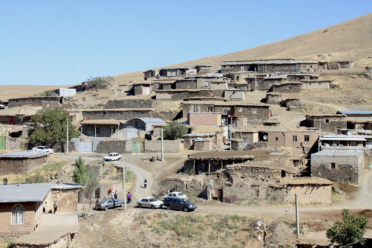 نمره ۲۰ برای یک روستای محروم/اینجا همه بیمه هستند